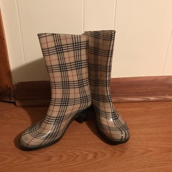 Forever Young rain boots size 8. - Picture 1 of 2